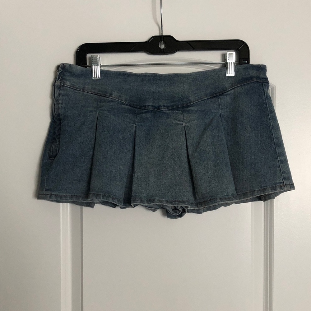Almost Famous Light Blue Denim stretch skirt w/ shorts L pleated skater grunge